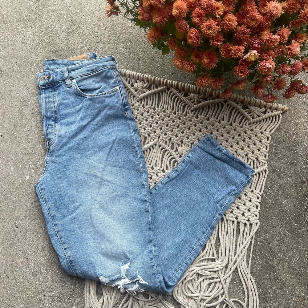 H&M Distressed High Waist Mom Jeans Size 8